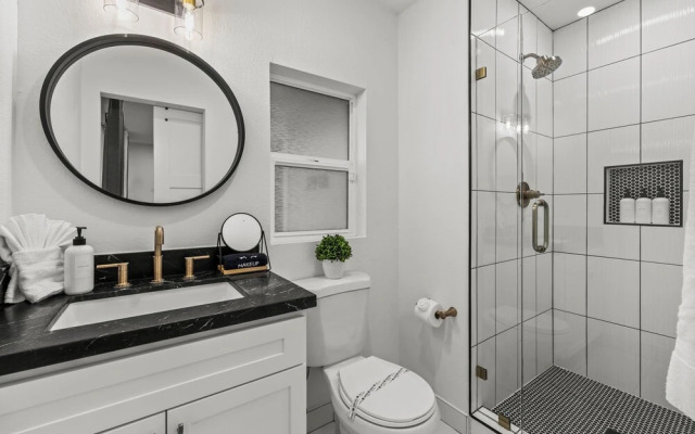 Desert Dreaming Deluxe Retreat w Pool Putt