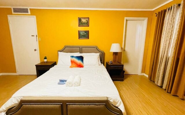 House w 3 Bedrooms And 3 Baths - Free Parking