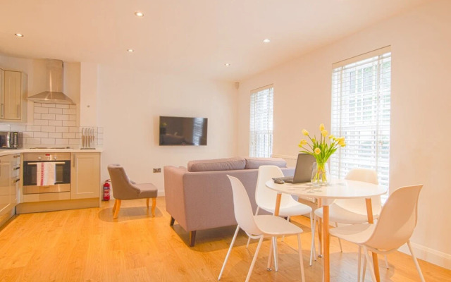 BookedUK - Cosy but spacious apartment