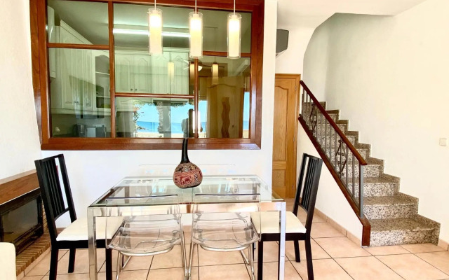 House in front of the beach with sea view