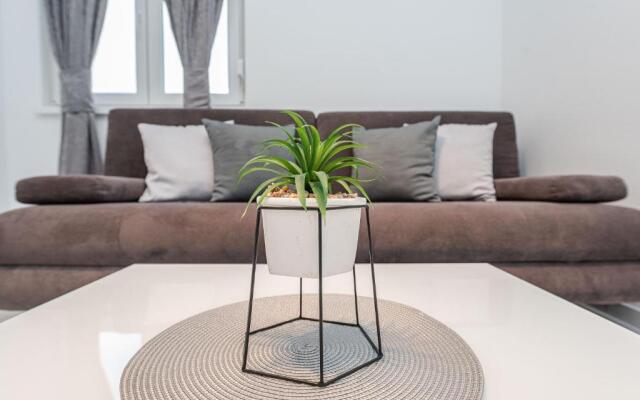 Star 5 modern & centrally ap for 4