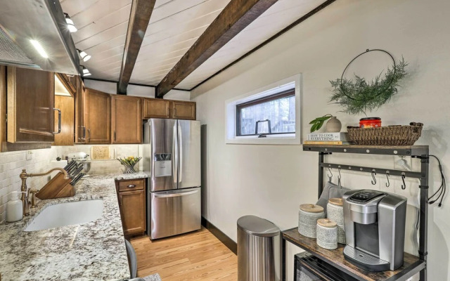 Woodsy Flagstaff Hideaway w/ Deck + Sunroom!