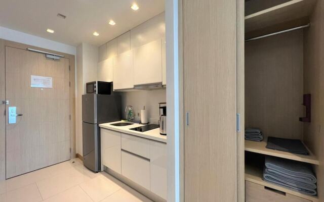 Maroon Studio at the Beachfront