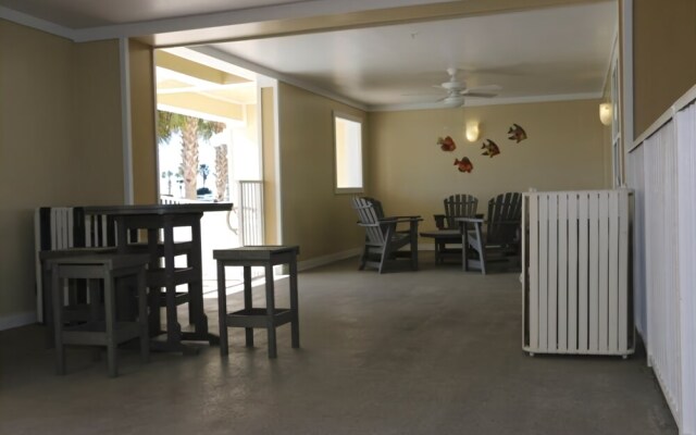 Grand Caribbean 425 by RedAwning