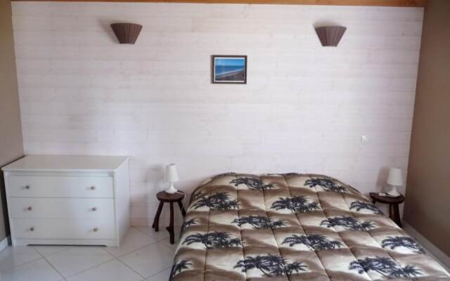 House With 3 Bedrooms in Sauzon, With Furnished Garden and Wifi - 2 km