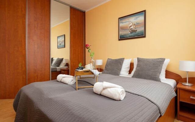 Reymonta Apartments by Renters