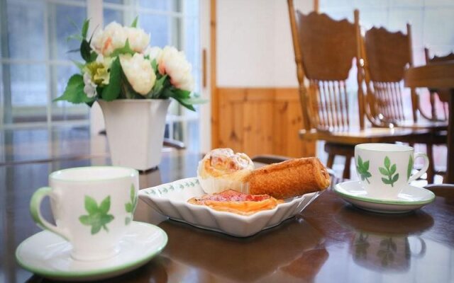 Spring Summer Fall Winter Pension