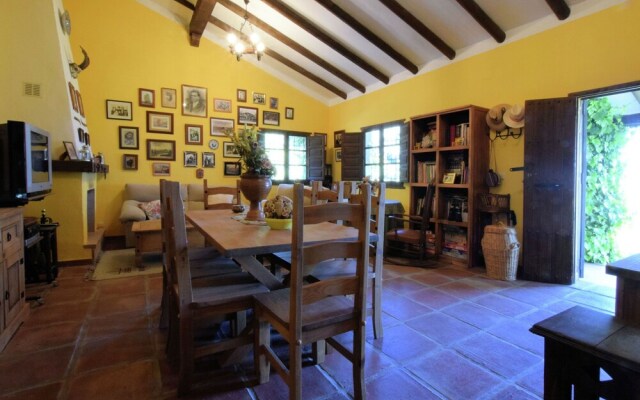 Attractive Holiday Home in Canillas de Aceituno With Terrace