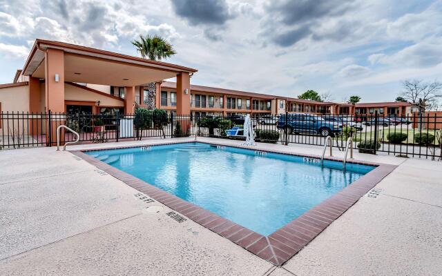 Econo Lodge Lake Charles University Area