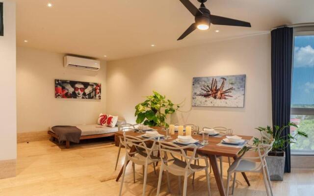 Centrally located gem - sunset views/rooftop pool 2BR/2Bath