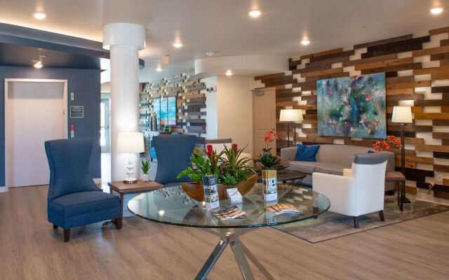 Soka Suites Dallas - Las Colinas