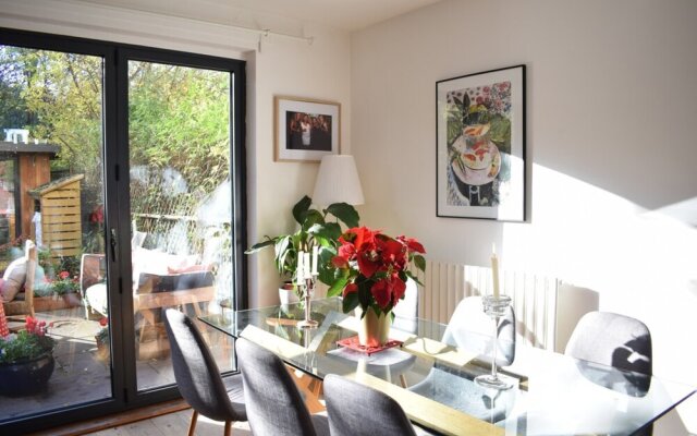 Modern 3 Bedroom Apartment in Brixton