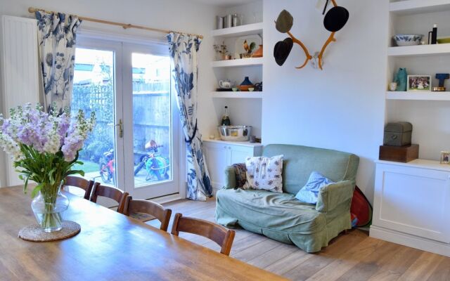 Luxury 3 Bedroom Family Home With Garden