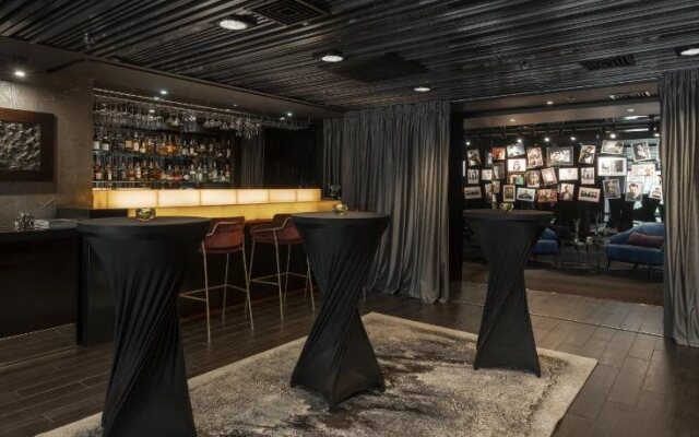 11 Mirrors Design Hotel