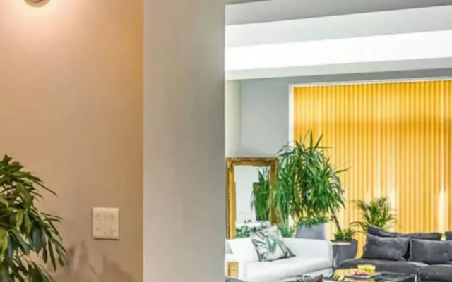 Ivy House, 6-beds, Sleeps 19 With Hot Tub