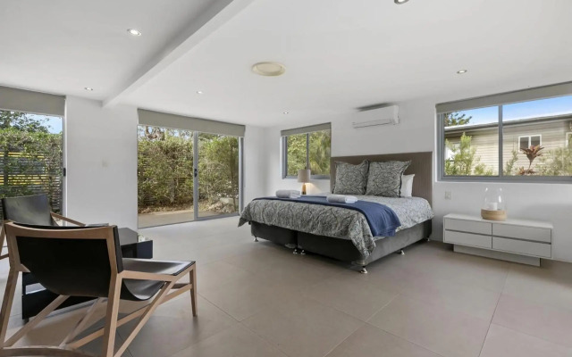 Seaview Tce Picture Perfect in Northern Sunshine Beach