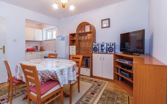 Stunning Home in Knezica With Wifi and 2 Bedrooms