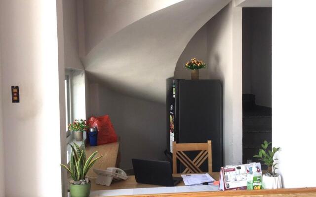 Love Hotel and Apartments