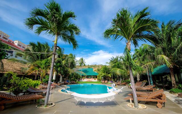 Sun & Sands Beach Hotel