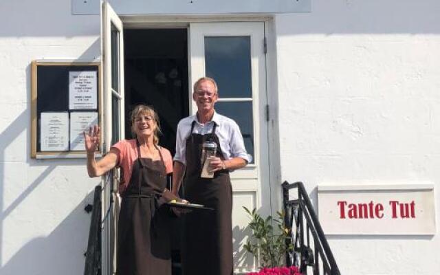 Tante Tut Og Onkel E Hotel & Bistro
