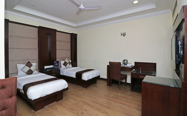 Fabhotel Broadway Inn Nehru Place