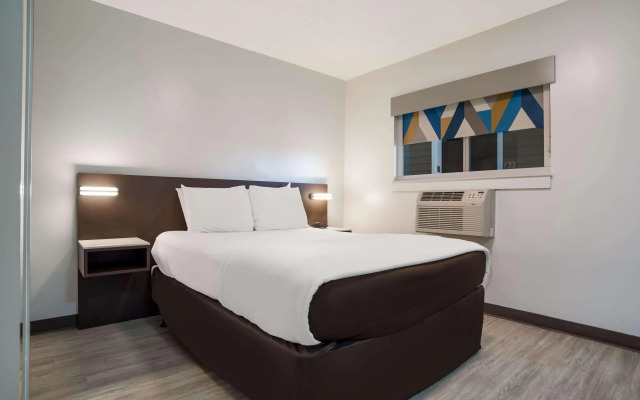 Suburban Studios Biloxi North Area