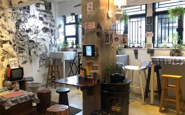 Hop Inn - Hostel