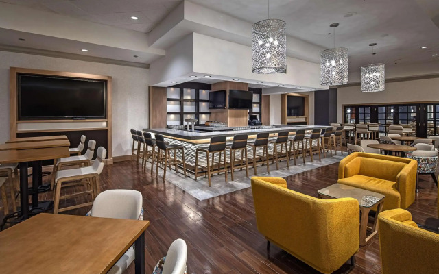 DoubleTree by Hilton Hotel Modesto