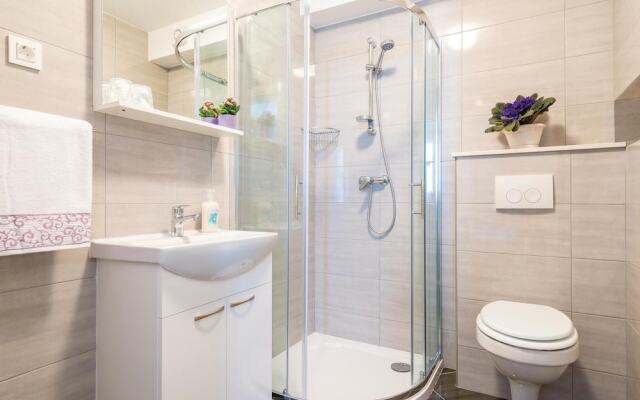 Stunning Home in Radovcici With Wifi and 4 Bedrooms