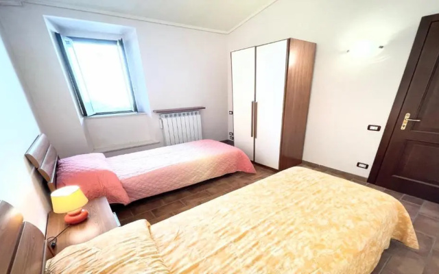 Spoleto Detached Villa Centrally Located - car Unnecessary - Wifi - Sleeps 10