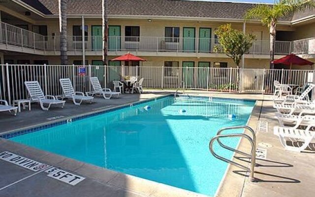 Motel 6 - Newark