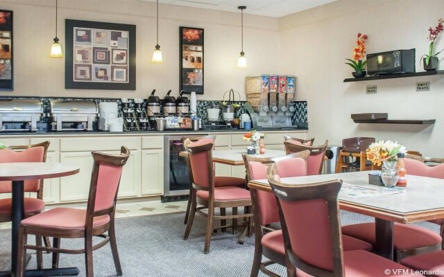 Clarion Hotel Buffalo Airport