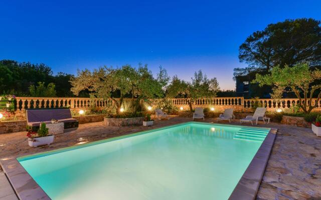 Holiday Home With Private Pool and spa