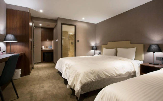Noble Hotel