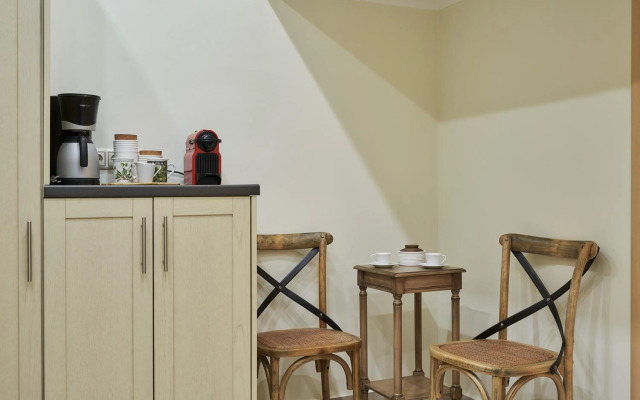 Spirou Merkouri Handcrafted 2BD Home