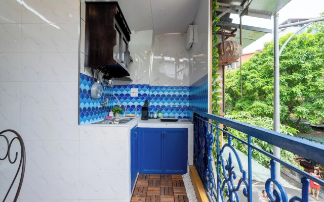 Little Balcony Hang Ca