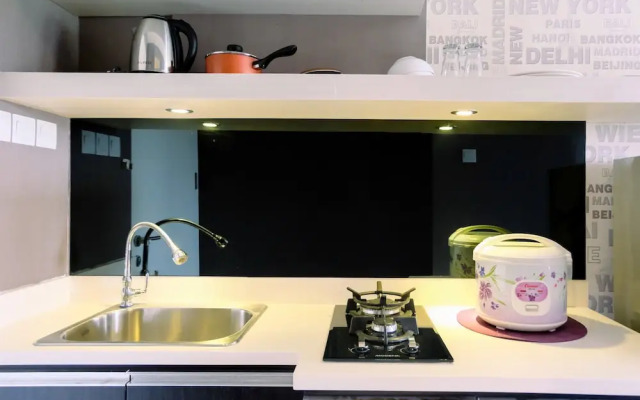 Comfy Studio Apartment @ Skylounge Tamansari