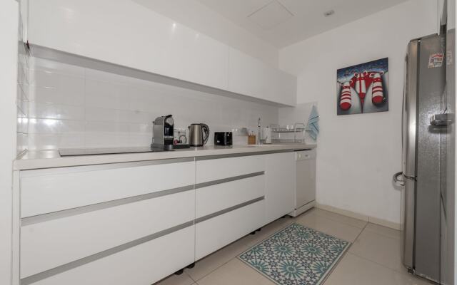 Superior & Spacious.over TLV Mall