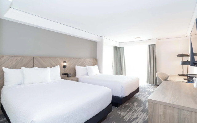 Sandman Signature Toronto Airport Hotel