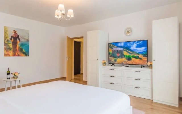 Studio T by MRG Apartments
