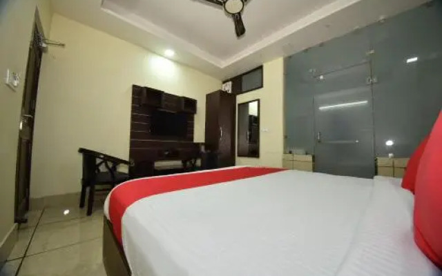 OYO 8950 Hotel Jhankar