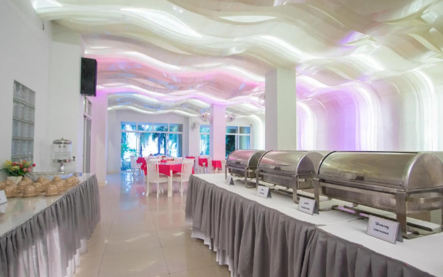 Nana Chat Bangsaen Hotel