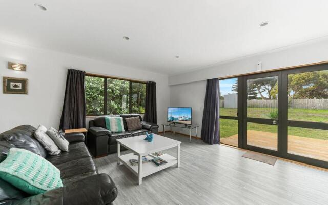 Heperi Haven - Waikanae Beach Holiday Home