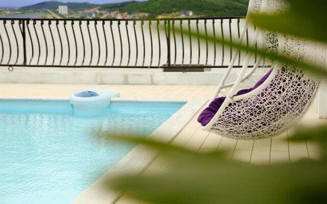 New Era Hotel & Spa