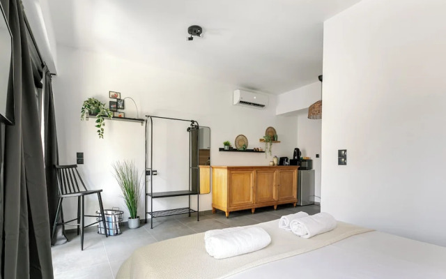 Zeni Stylish Studio W Balcony in Athens