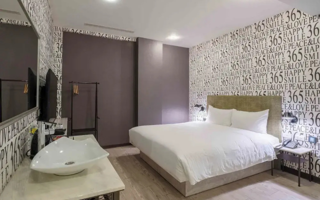 CHECK inn Taichung Ziyou