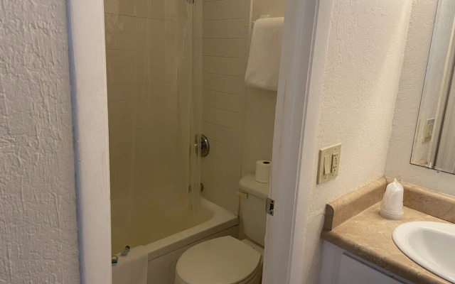 Holiday Court 20 - Overlook