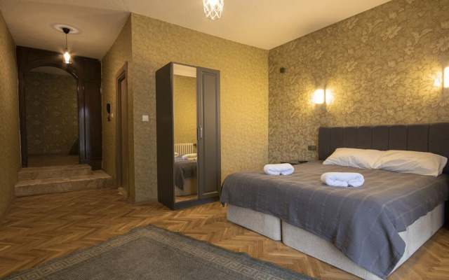 Ares Business Suit Hotel