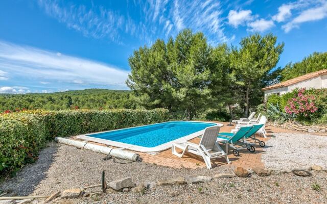 Luxury Villa in Aigne with Swimming Pool