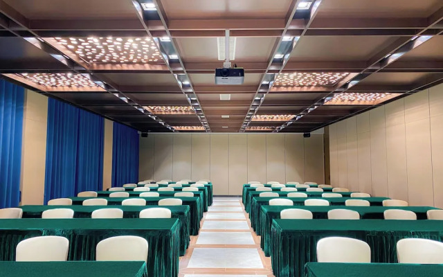 Donghu Resort Hotel